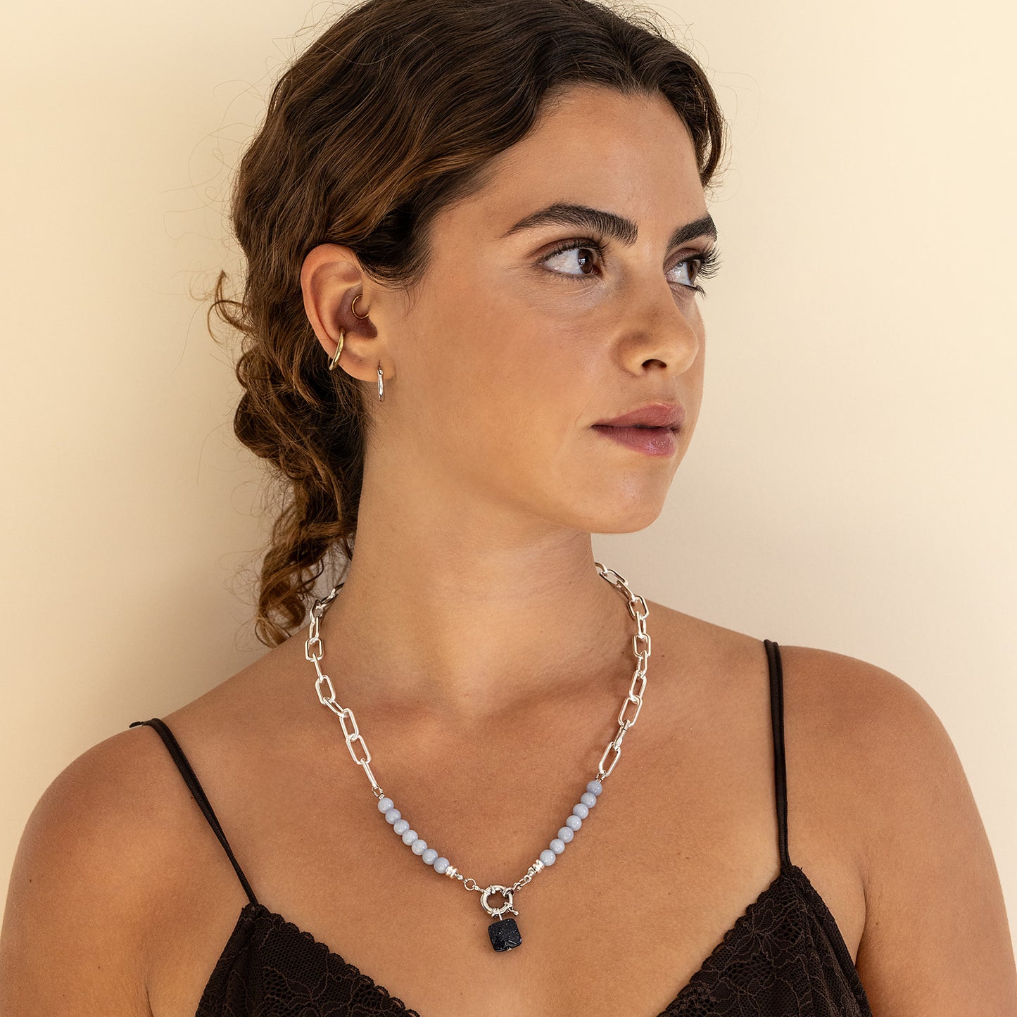שרשרת כסף הוליווד בסתיו