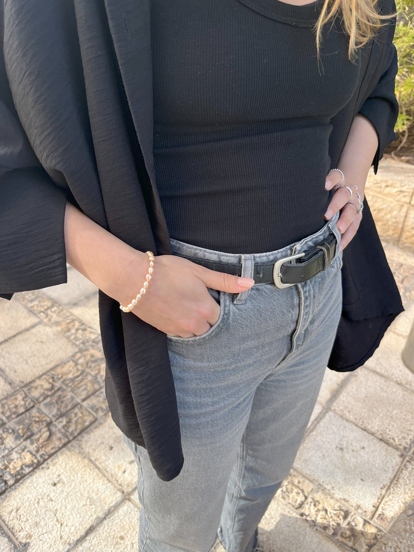 תמונה של צמיד פנינים אפרסק - תכשיט בעבודת יד בעיצוב ישראלי