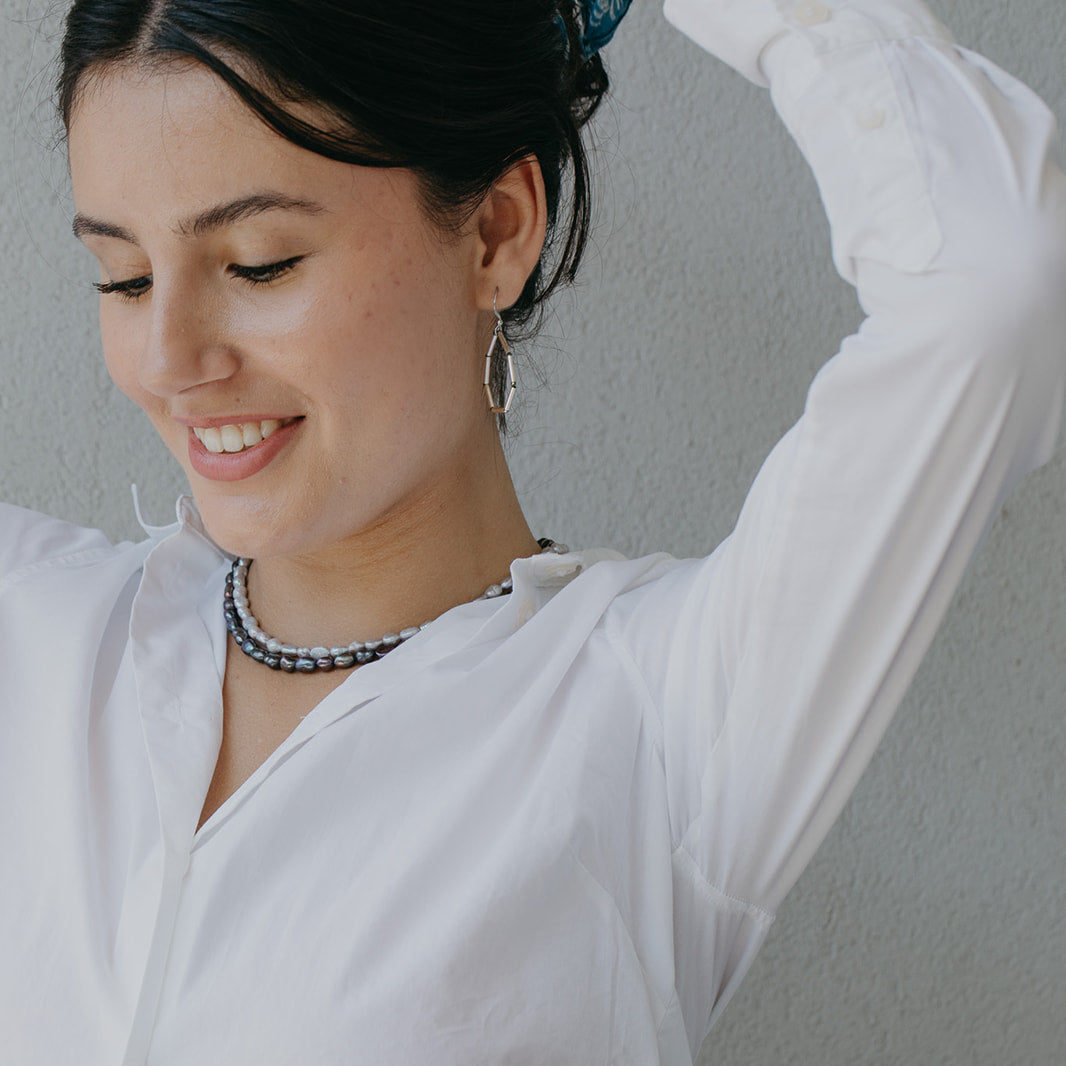 שרשרת פנינים אפור מהסרטים