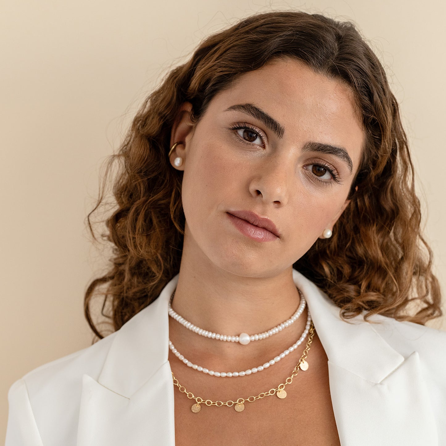 סט שלוש שרשראות: פנינת קולר, פנינה מהסרטים ודולצ'ה ויטה