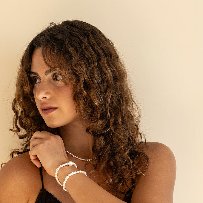 צמיד פנינה על הבמה – תכשיט בעבודת יד