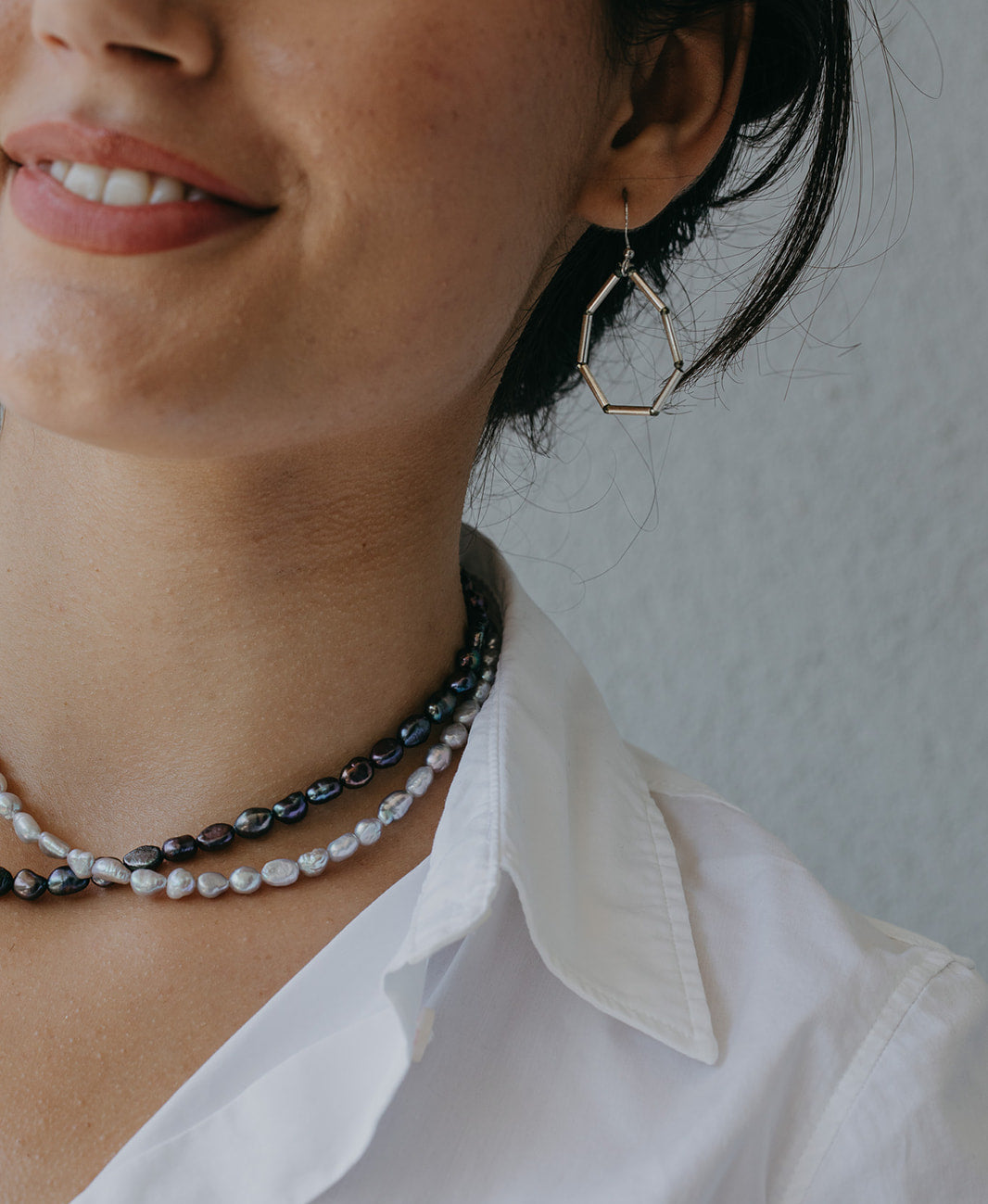 שרשרת פנינים אפור מהסרטים