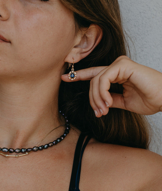 עגילי זהב כחול דרמטי