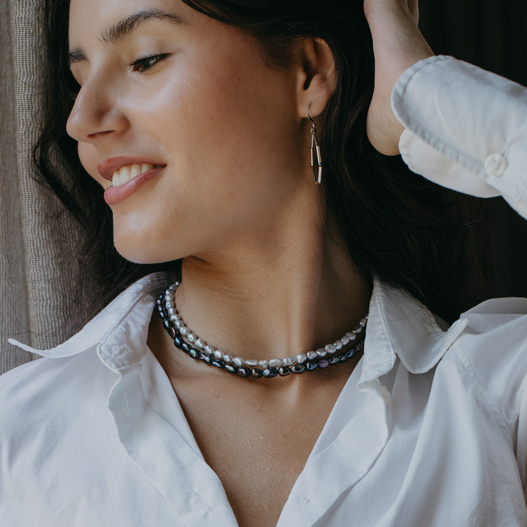 שרשרת פנינים אפור מהסרטים