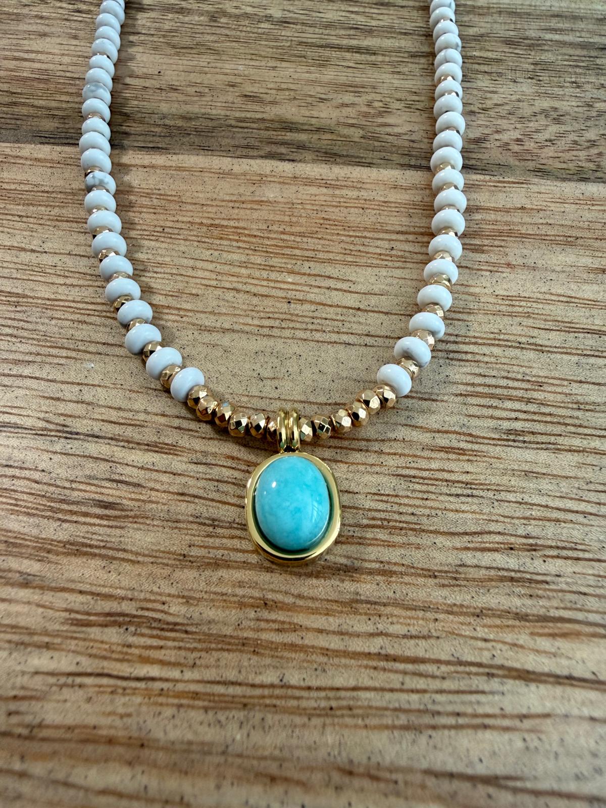 שרשרת אבנים קוקוס בחוף