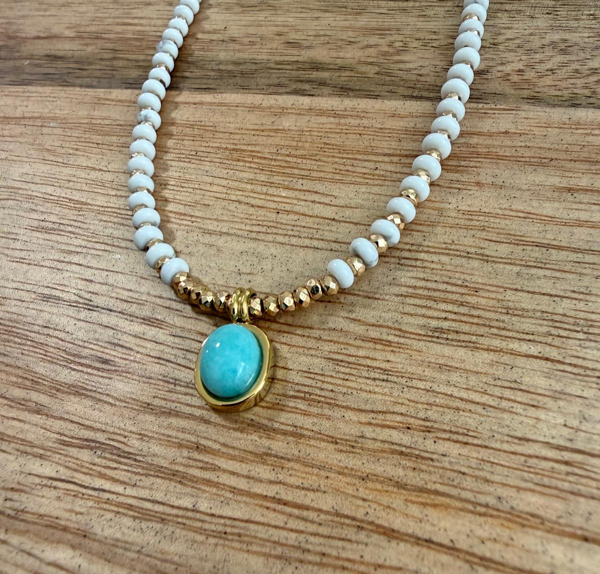 שרשרת אבנים קוקוס בחוף