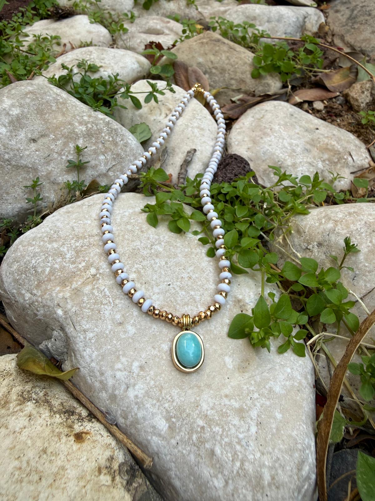 שרשרת אבנים קוקוס בחוף